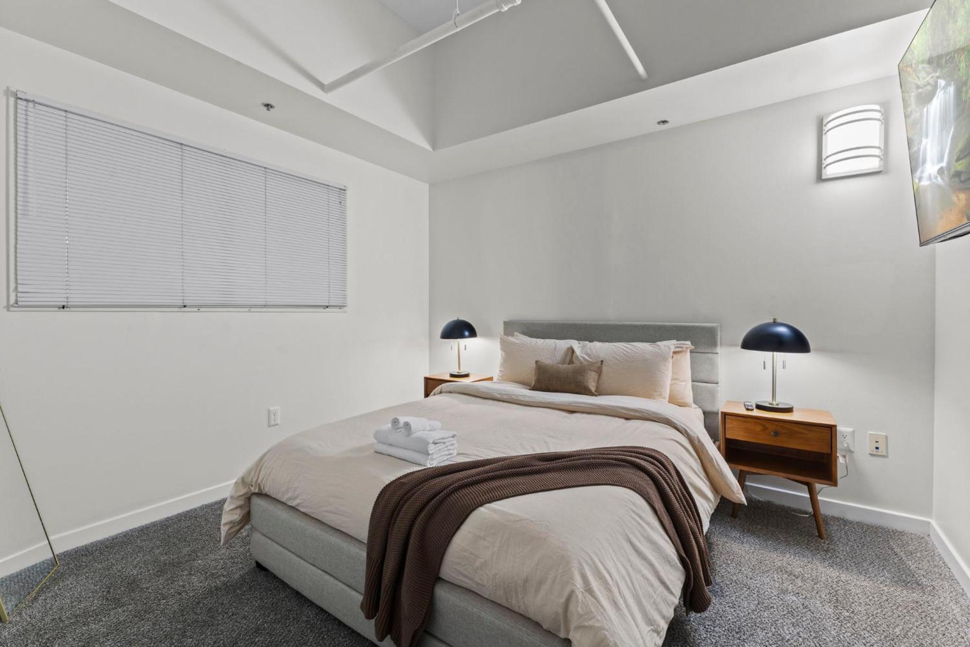Indy Urban Stay - Skywalk - Sleeps 8 - Downtown - Stadium 印第安納波利斯 外观 照片