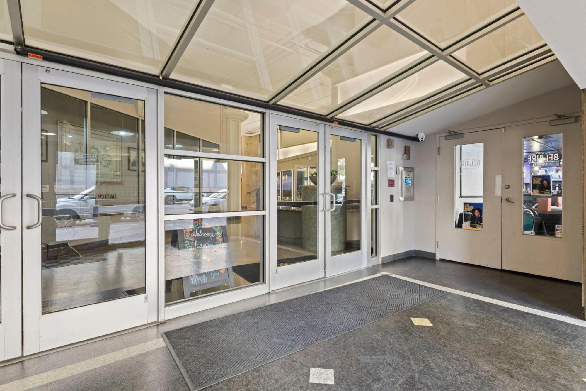 Indy Urban Stay - Skywalk - Sleeps 8 - Downtown - Stadium 印第安納波利斯 外观 照片
