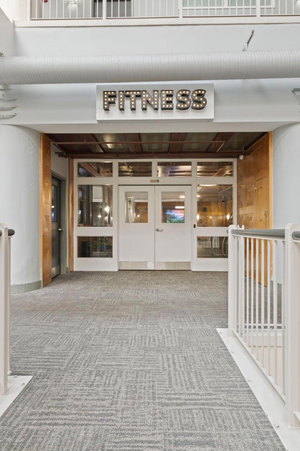 Indy Urban Stay - Skywalk - Sleeps 8 - Downtown - Stadium 印第安納波利斯 外观 照片