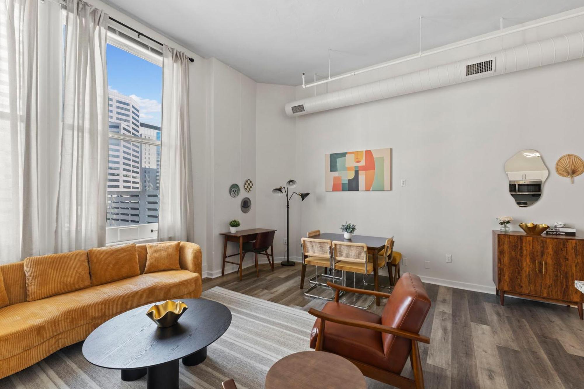 Indy Urban Stay - Skywalk - Sleeps 8 - Downtown - Stadium 印第安納波利斯 外观 照片