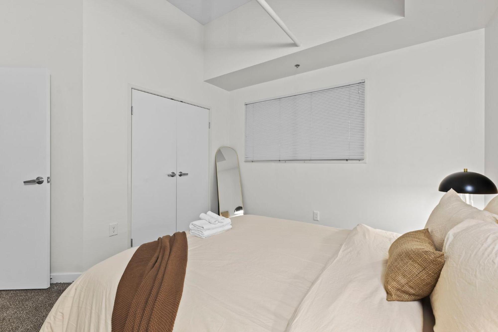 Indy Urban Stay - Skywalk - Sleeps 8 - Downtown - Stadium 印第安納波利斯 外观 照片