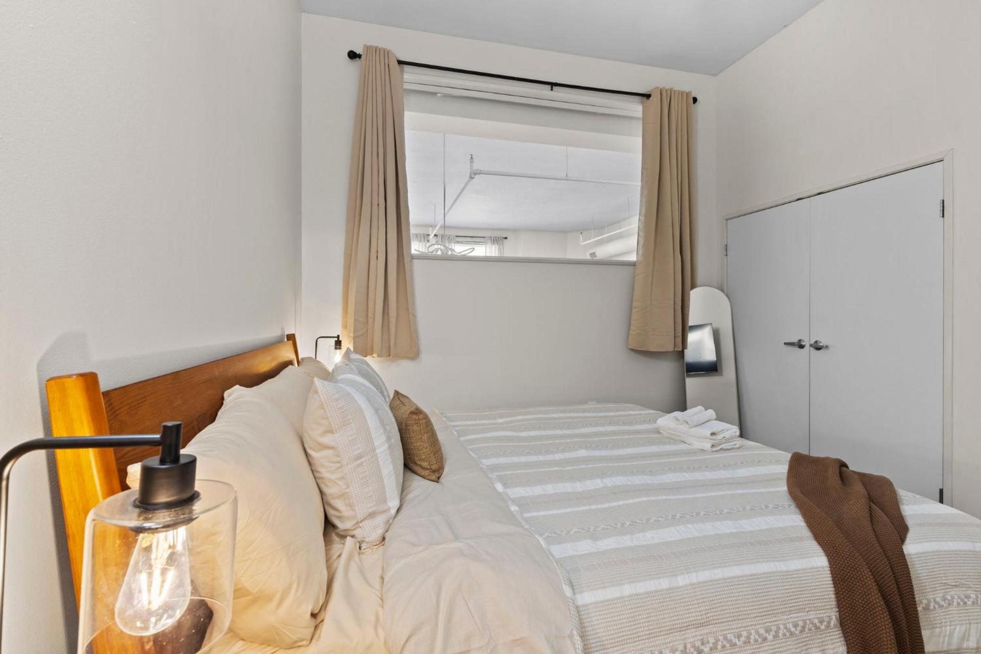 Indy Urban Stay - Skywalk - Sleeps 8 - Downtown - Stadium 印第安納波利斯 外观 照片
